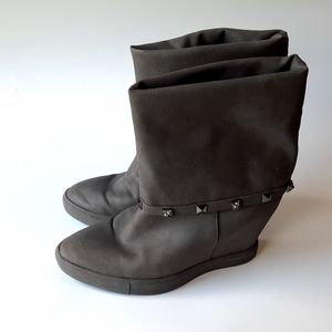 Grey Boot with studs Kohls size 6.5 Leather and man made materials
